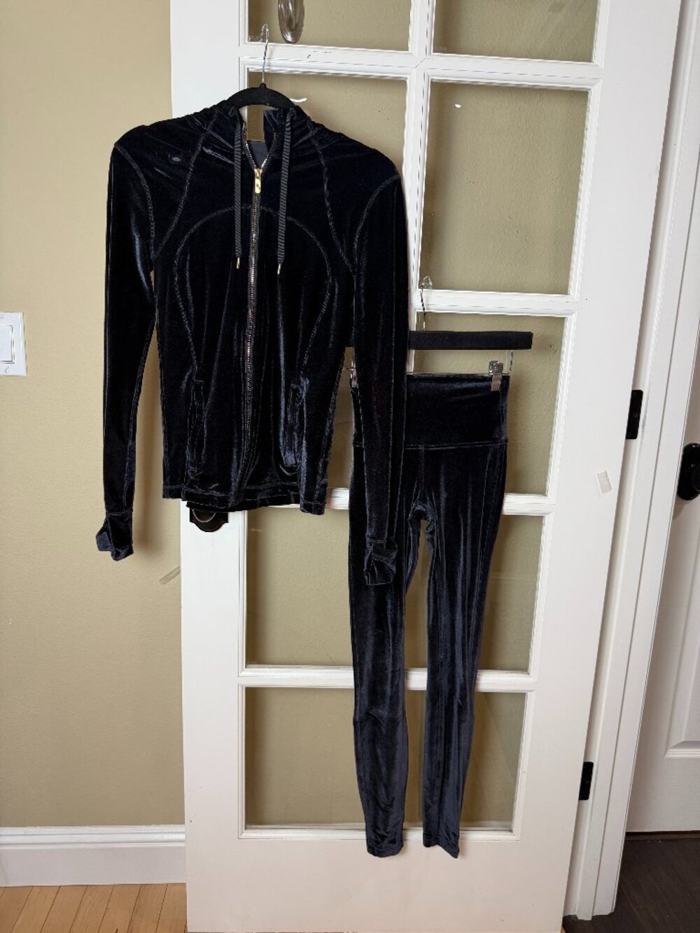 LULULEMON Velvet Set Define Gold Zip Up Jacket Size 6 & Leggings Size 2 Black